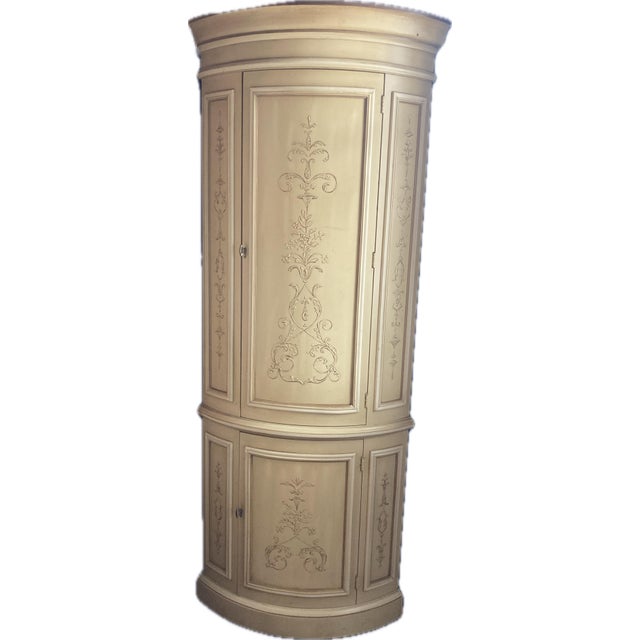 Late 20th Century Pair of Drexel Heritage Et Cetera Corner Cabinets in Cream Glaze With Hand-Painted Scrollwork For Sale - Image 12 of 12