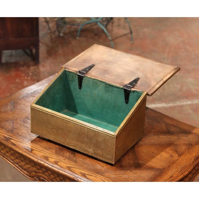 Early 20th Century French Repousse Brass and Wooden Box With Sailboats Decor For Sale - Image 4 of 8