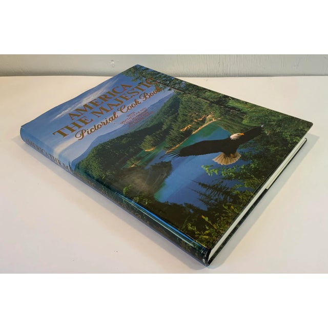 Nice pictorial cookbook from the USA.