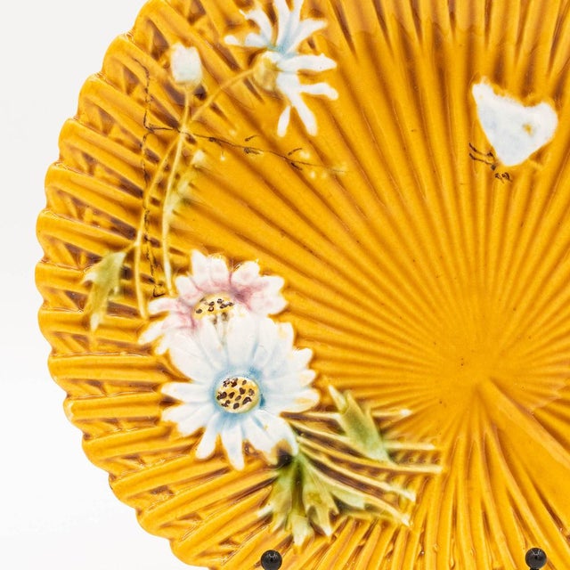 1920s Antique Art Nouveau Yellow Majolica Marguerite Plate from SMF Schramberg, 1920s For Sale - Image 5 of 6