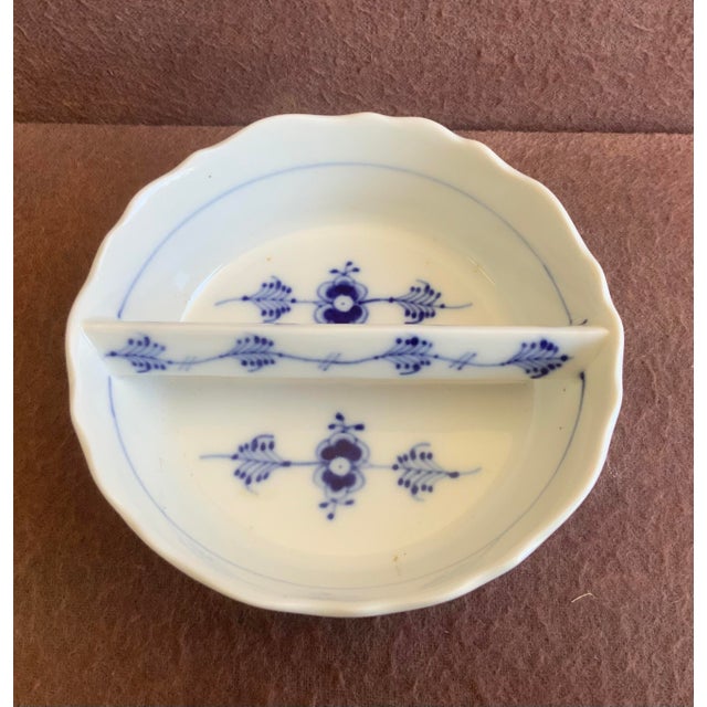 Traditional 1950s Royal Copenhagen Blue Fluted Ashtray With Scraper (Model Number 1-1) For Sale - Image 3 of 6