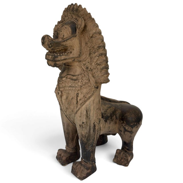 Stunning vintage Austin Productions Foo Dog / guardian lion sculpture signed and dated 1980. This substantial decorative...