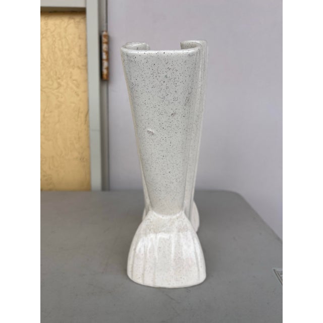 Mid 20th Century Art Deco Speckled Cream Gladiolus Vase For Sale In West Palm - Image 6 of 7
