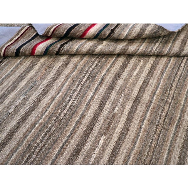 Gray Galerie Shabab Collection Mid-20th Century Handmade Turkish Flatweave Kilim Room Size Carpet For Sale - Image 8 of 8