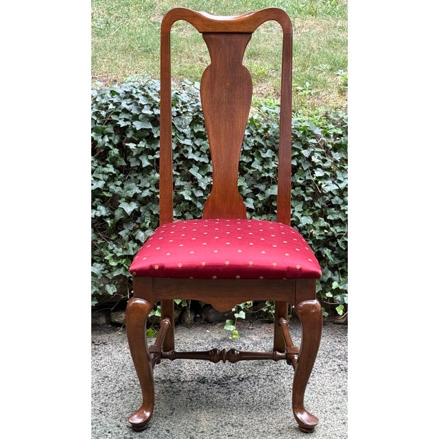 Beautiful set of 8 Queen Anne dining chairs by Ethan Allen. Features a tall, vase-shaped back splat and cabriole legs...