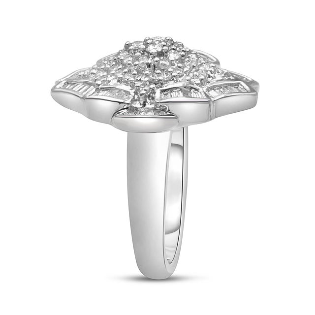 Contemporary 14K White Gold 7/8 Cttw Round and Baguette-Cut Diamond Cluster Ring (H-I Color, SI2-I1 Clarity) - Size 7 For Sale - Image 3 of 5