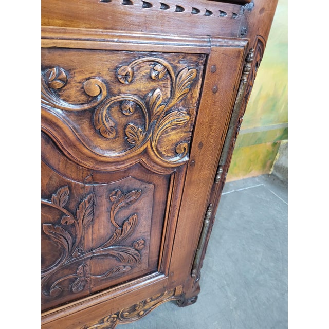 Tan Louis XV Credenza in Walnut For Sale - Image 8 of 13