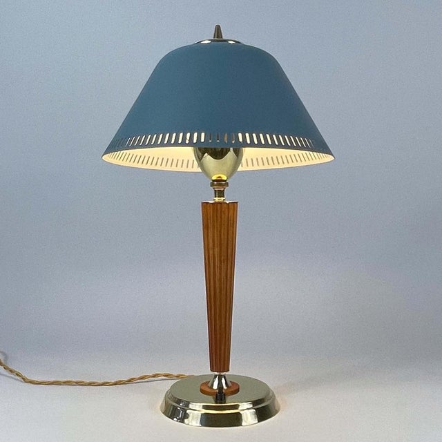 Mid-Century Modern Swedish Walnut and Brass Table Lamp by Erik Tidstrand, 1940s For Sale - Image 4 of 18