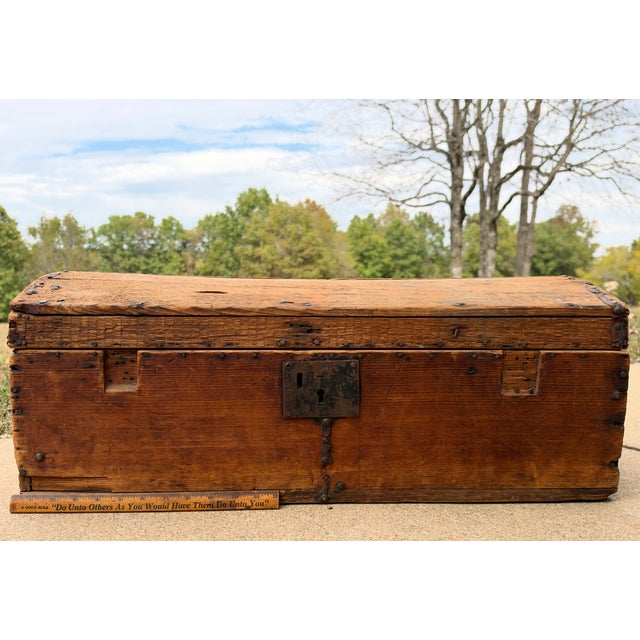 Early American Humpback Stagecoach Travel Trunk c.1850-1880 For Sale - Image 17 of 18