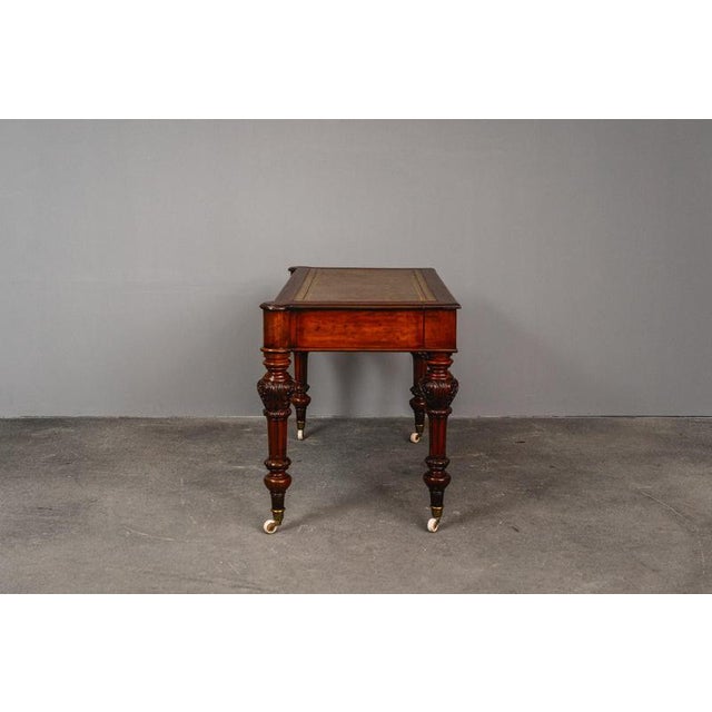English-Style Desk in Mahogany, 1900s For Sale - Image 6 of 18