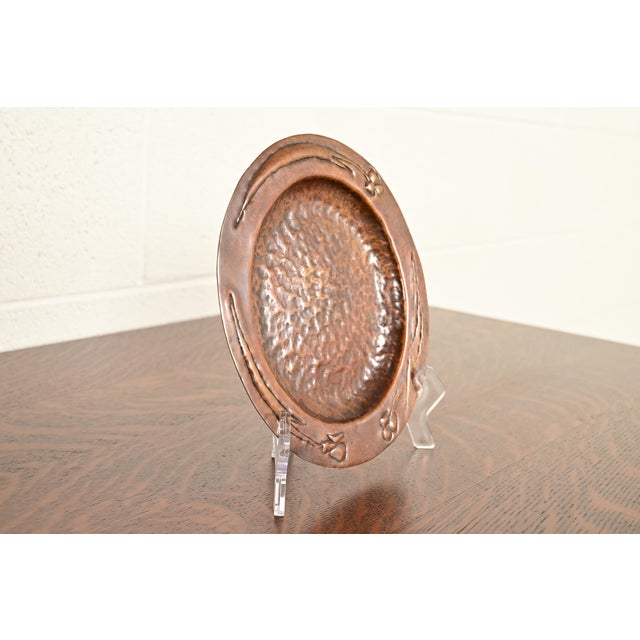 Early 20th Century Roycroft Style Arts & Crafts Period Hammered Copper Plate or Tray, Circa 1910 For Sale - Image 5 of 13