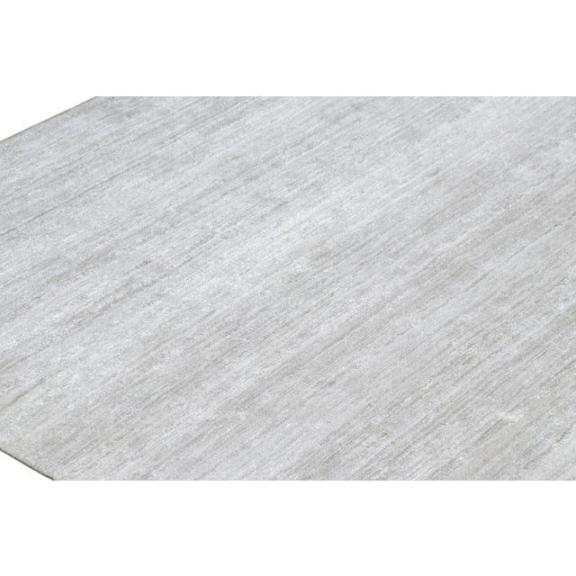 Rug & Kilim’s Oversized Textural Rug in Solid Gray and Off-White Striae For Sale In New York - Image 6 of 8