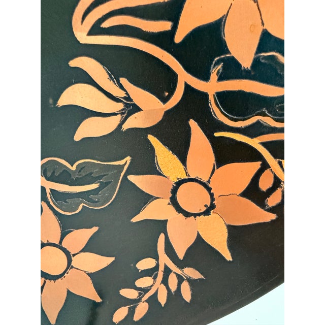 1970s Pair of Vintage Handmade Chilean Copper Floral Wall Plates, 15” For Sale - Image 5 of 9