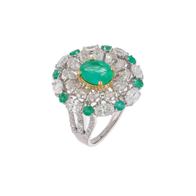 Natural Emerald Ring with Diamond in 18k Gold For Sale - Image 12 of 18