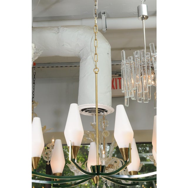 Stilnovo 1950s 10-Light Brass & Lacquer Green Chandelier in Manner of Stilnovo For Sale - Image 4 of 12