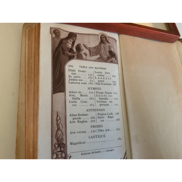 Vintage French Catholic Prayer Book – Missel De Christ-Roi – Gilt Edges & Illustrated For Sale In Palm Springs - Image 6 of 12