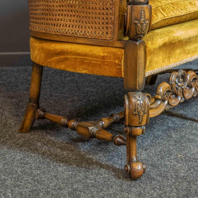 William and Mary Style Walnut Sofa, 1920s For Sale - Image 4 of 14