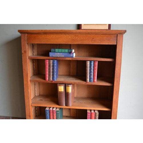 19th-century Dutch oak bookcase, display cabinet, china cabinet, or library cabinet. Height: 138 cm. Width: 92 cm. Depth:...