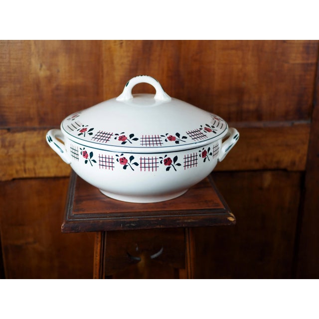 Campaign 1950s French Nidervillers Soup Tureen With a Pattern of Roses and Blue and Pink Crosses. For Sale - Image 3 of 12