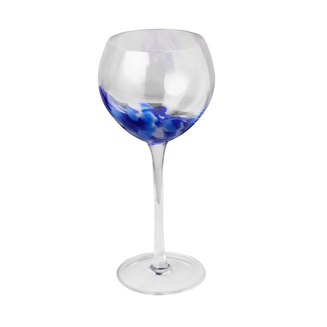 This glass has a beautiful blue and white contemporary design. Available in blue/white and green/white. Handwash only.