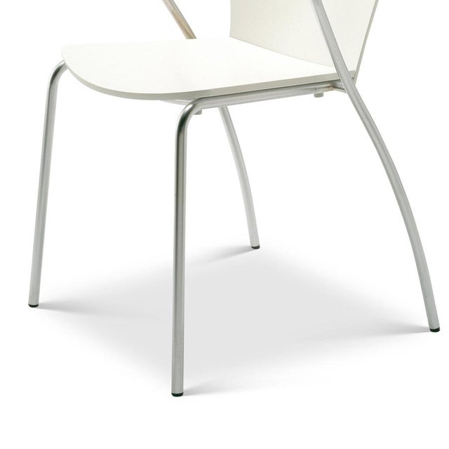 EO 5400 White Stackable Bessi Chair by Erla Sólveig Óskarsdóttir For Sale - Image 3 of 10