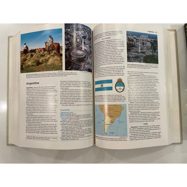 Vintage World Book Encyclopedia Set - Green Binding Gilt Edges 1989 For Sale - Image 9 of 12