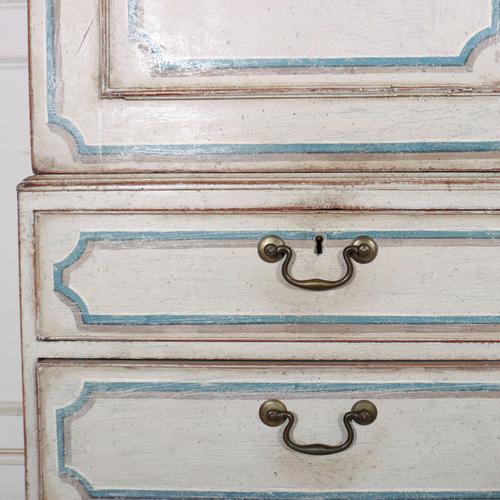 English Painted Linen Cabinet For Sale - Image 9 of 16