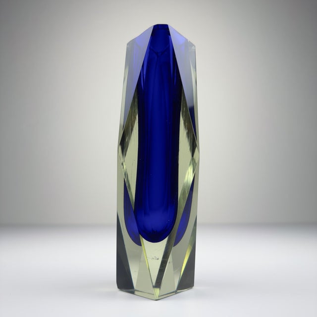 Original Murano glass vase Sommerso in style Flavio Poli made in Italy in the 1970s. The vintage vase is in good vintage...