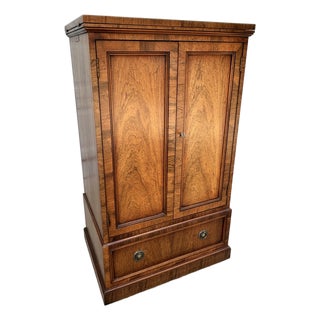1970s Drybar Cabinet With Lock and Key by Henredon Fine Furniture For Sale