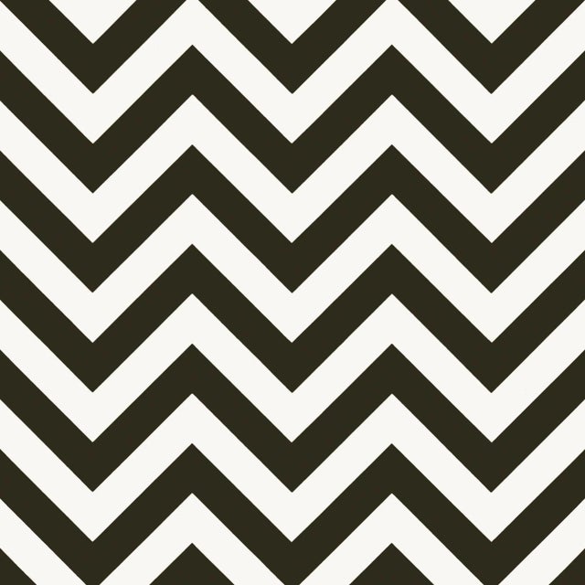 Sample - Schumacher Fez Wallpaper in Noir For Sale
