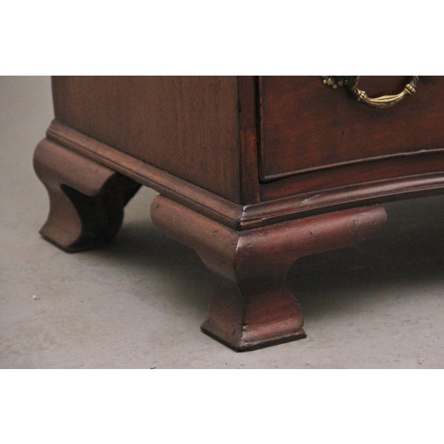 Early 19th Century Mahogany Chest of Drawers, 1810 For Sale - Image 3 of 14