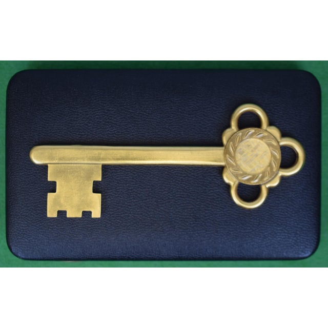 Key Sz: 6"L x 2 1/4"W Box Sz: 4 1/4" x 7" x 1 1/8" Rare, vintage Key to the City of New York presentation piece from the...