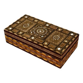 Antique Anglo Indian Inlaid Bone and Mother of Pearl Decorative Box For Sale