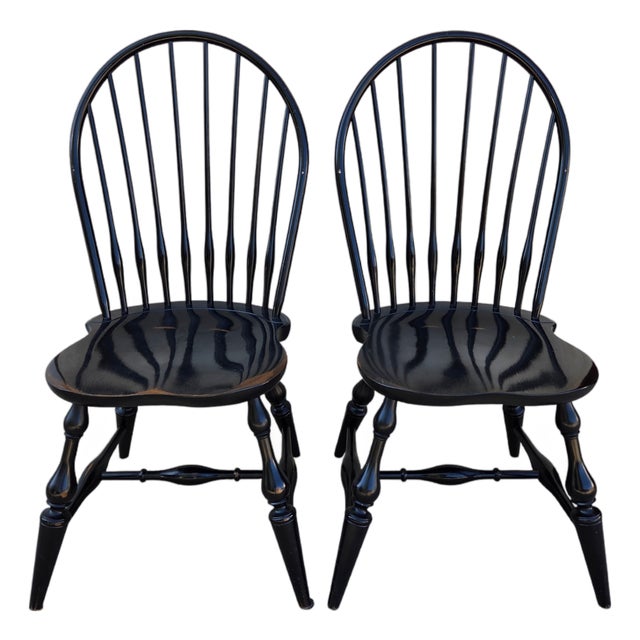 1990s 2 Nichols & Stone Windsor Side Chairs Bow Back Saddle Seat Distressed Country For Sale