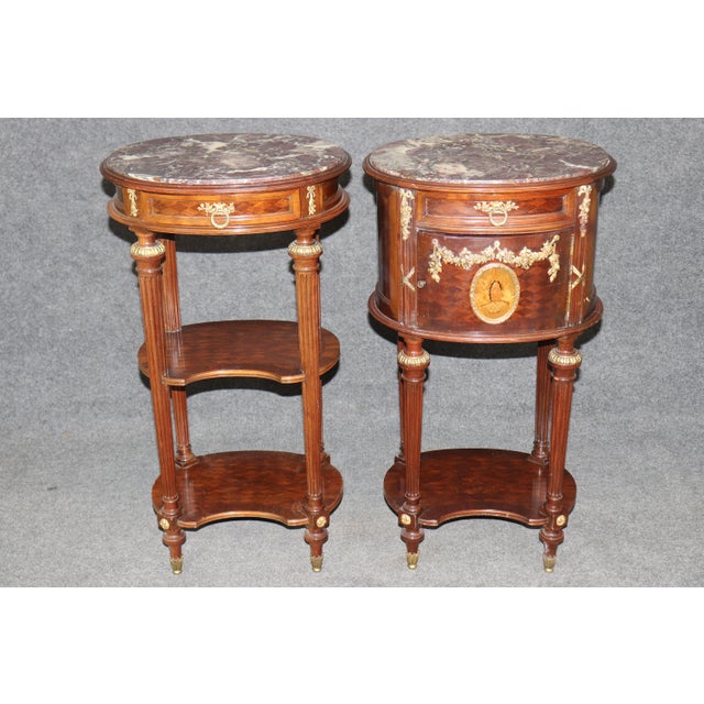 French Pair of Early 20th C. French Louis XVI Bronze Mounted Marble Top Nightstands For Sale - Image 3 of 15