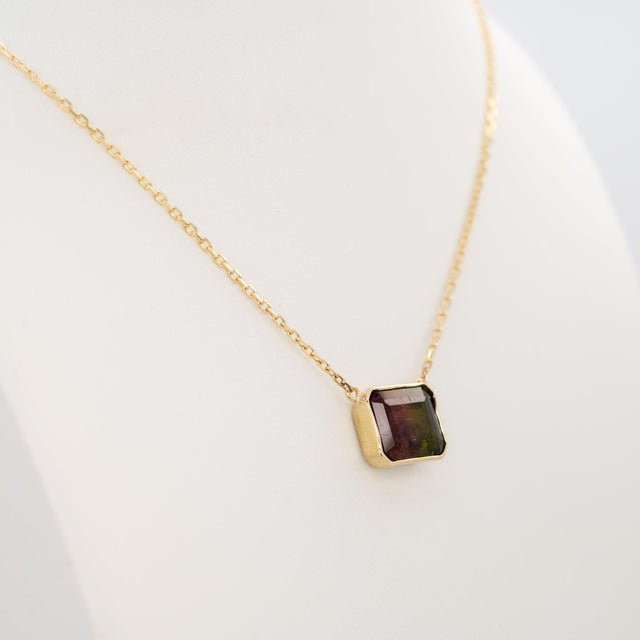 Metal 5.4Ct Bi-Color Tourmaline Necklace in Solid 14k Gold, Bezel Setting Emerald Cut For Sale - Image 7 of 8