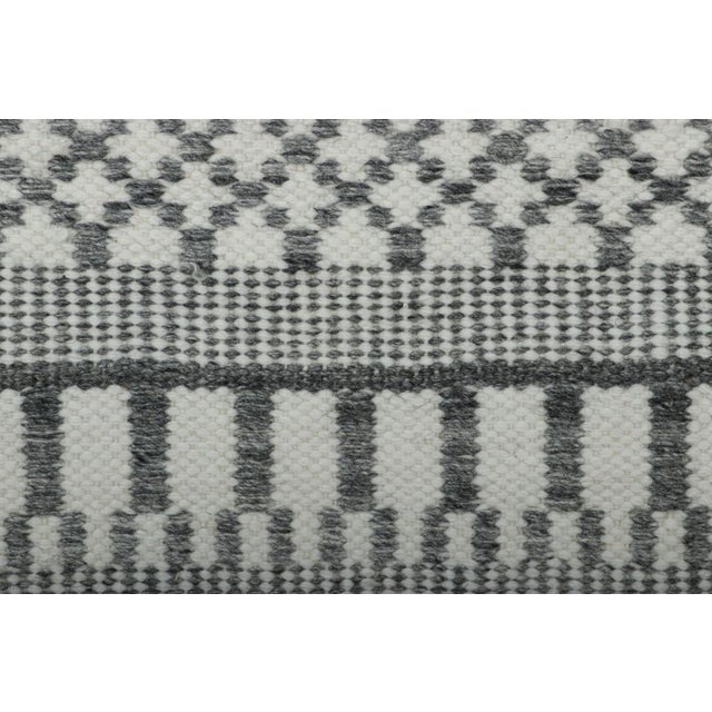 Traditional Rug & Kilim's Contemporary Dhurrie in Gray With White Geometric and Patterns For Sale - Image 3 of 8