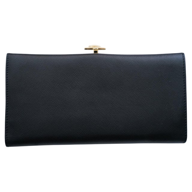 Salvatore Ferragamo Salvatore Ferragamo Gancini Icona Black Leather Continental Wallet For Sale - Image 4 of 10