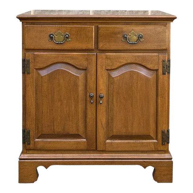 Vintage Ethan Allen by Baumritter American Traditional Heirloom Solid Maple Governor's Cabinet (10-9003) For Sale