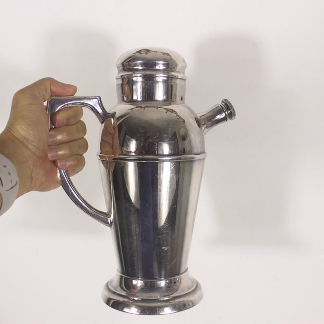 1940s Benedict Silver Co. Art Deco Silver Plated Cocktail Shaker With Handle and Spout For Sale - Image 11 of 13