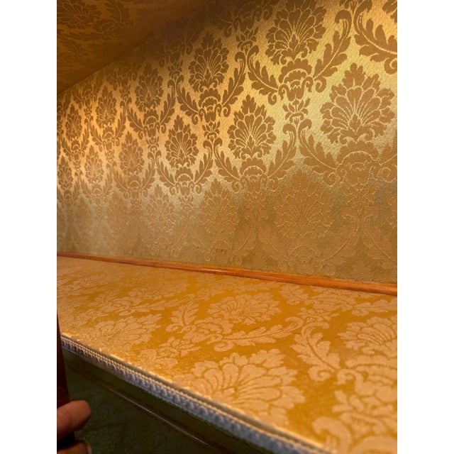 1970s Hand Painted Gold Leaf Chinoiserie Vitrine Burl Wood Display Cabinet For Sale - Image 11 of 16