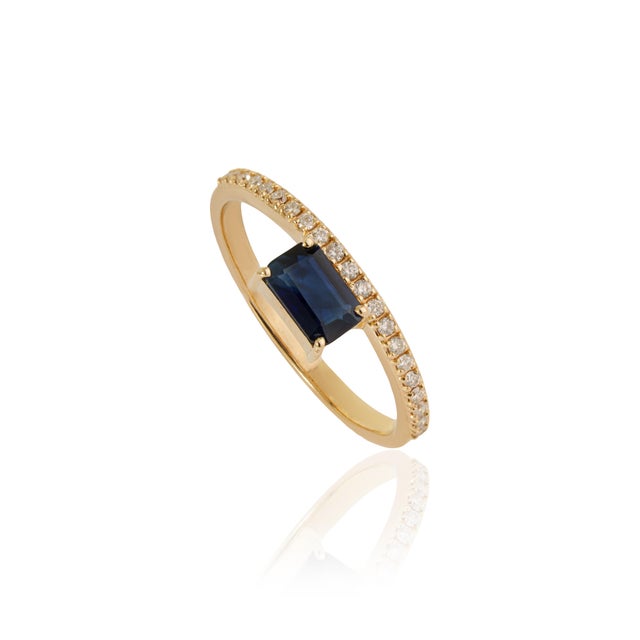 VR Jewels Modern East-West Emerald-Cut Blue Sapphire & Diamond Ring Size 4 in 14k Yellow Gold For Sale - Image 4 of 18