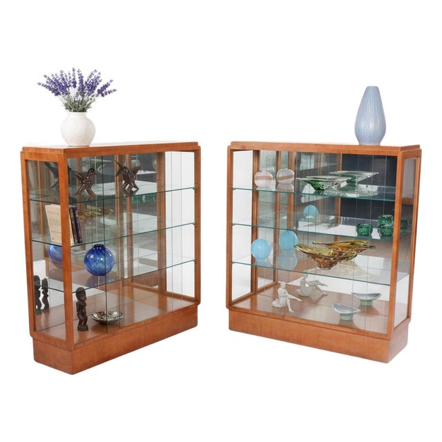 Art Deco Display Cabinets in Maple, Glass, and Mirror, Czech, 1930s, Set of 2 For Sale