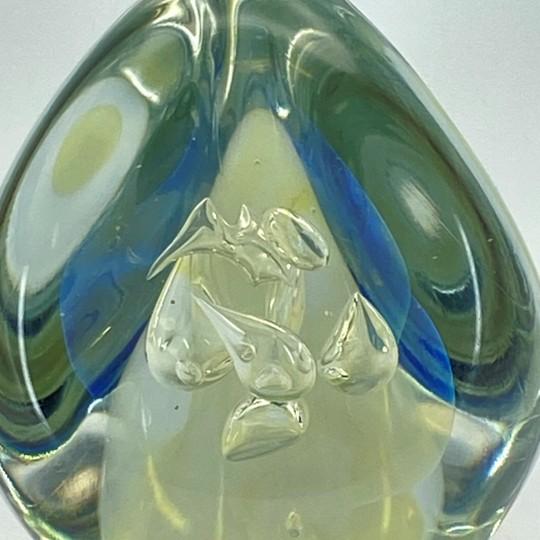 1990s Robert Eickholt Egg Paperweight 3-Sided Opalescent Glows 4.5” Vintage Signed For Sale - Image 13 of 18