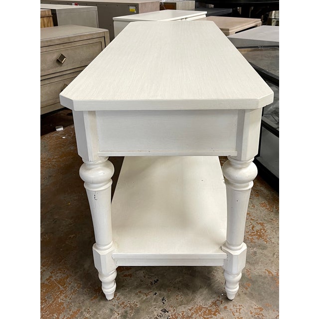 Vanguard Blake Tovin Design Bloomsbury Farmhouse White Console/Sofa