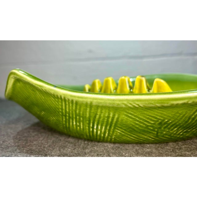 California Pottery Mid-Century Modern Acid Green Leaf Shaped Art Pottery Ashtray For Sale - Image 4 of 10