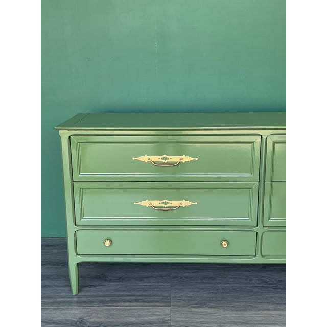 1960s Mid-Century Modern Green Lacquered Dresser of Six Drawers For Sale - Image 4 of 13