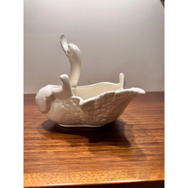White Vintage White Swan Hull Art Pottery 23 Usa Ceramic For Sale - Image 8 of 11