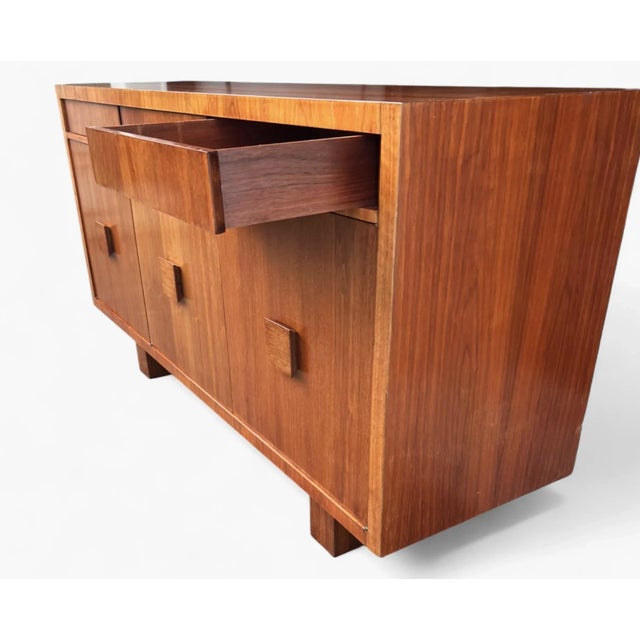 Danish Modern 1960s Walnut Credenza – Fully Restored Mid-Century Sideboard For Sale In Los Angeles - Image 6 of 13