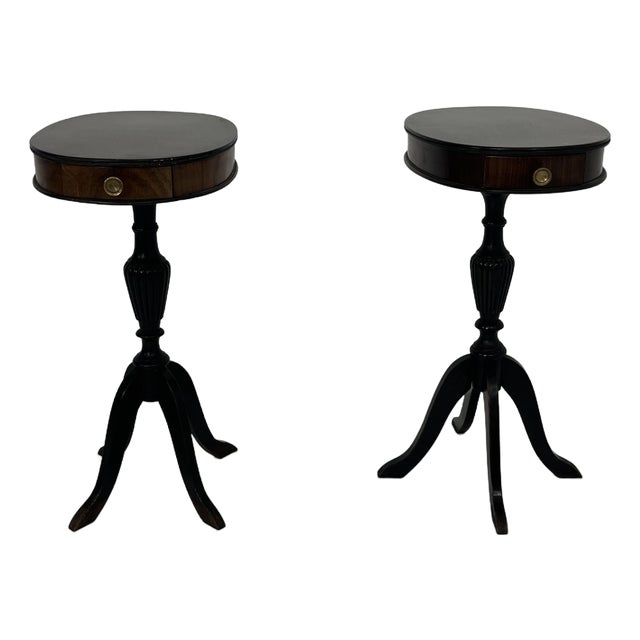 Mid-Century Modern Italian Oval Bedside Tables, 1960s, Set of 2 For Sale